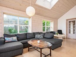 Panoramic Retreat by Water