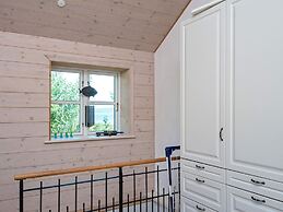 Panoramic Retreat by Water