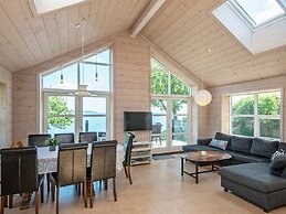 Panoramic Retreat by Water