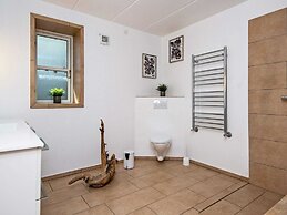 Panoramic Retreat by Water