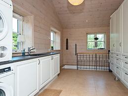 Panoramic Retreat by Water