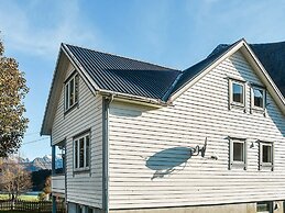 8 Person Holiday Home in Sæbø