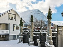 8 Person Holiday Home in Sæbø