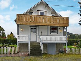8 Person Holiday Home in Sæbø