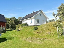 5 Person Holiday Home in Oksvoll