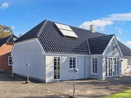 Adorable Holiday Home in Fur near Sea