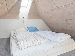 Adorable Holiday Home in Fur near Sea