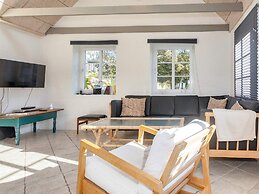 Adorable Holiday Home in Fur near Sea