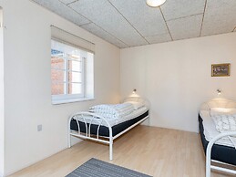 Adorable Holiday Home in Fur near Sea