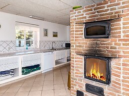 Adorable Holiday Home in Fur near Sea