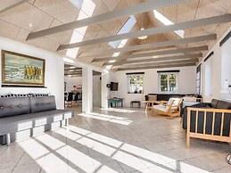 Adorable Holiday Home in Fur near Sea