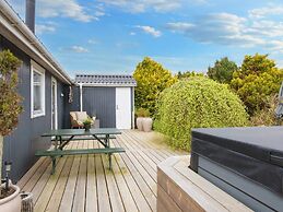 6 Person Holiday Home in Struer-by Traum