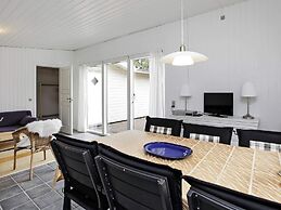 6 Person Holiday Home in Jerup-by Traum