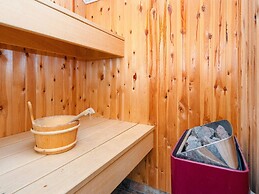 10 Person Holiday Home in Farvang-by Traum