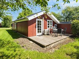 Pretty Cottage in Hemmet near Sea