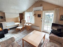 Pretty Cottage in Hemmet near Sea
