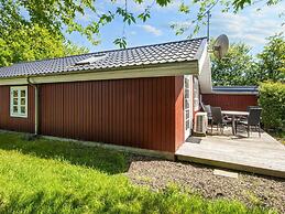Pretty Cottage in Hemmet near Sea