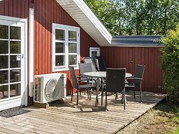 Pretty Cottage in Hemmet near Sea