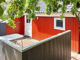 Pretty Cottage in Hemmet near Sea