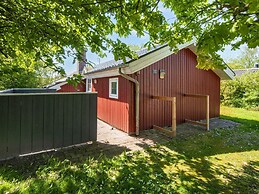 Pretty Cottage in Hemmet near Sea
