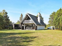 Classic Holiday Home in Hals near Sea