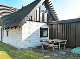Classic Holiday Home in Hals near Sea