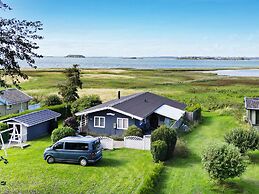 Secluded Retreat by Water - By Traum Ferienwohnungen