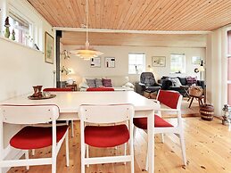 6 Person Holiday Home in Store Fuglede