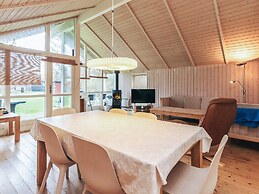 6 Person Holiday Home in Hojby-by Traum