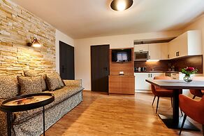EVI APARTMENTS via we rent