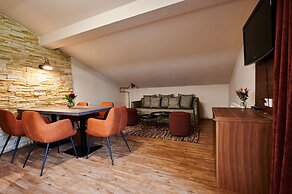 EVI APARTMENTS via we rent