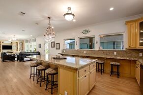 Daze In The Sun 3 Bedroom Home by RedAwning