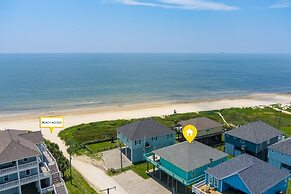 Daze In The Sun 3 Bedroom Home by RedAwning