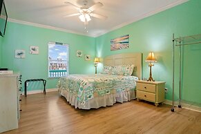 Daze In The Sun 3 Bedroom Home by RedAwning