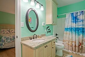 Daze In The Sun 3 Bedroom Home by RedAwning