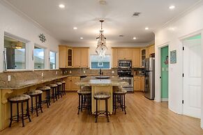 Daze In The Sun 3 Bedroom Home by RedAwning