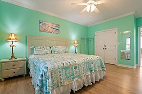 Daze In The Sun 3 Bedroom Home by RedAwning