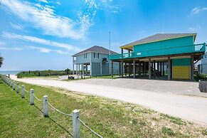 Daze In The Sun 3 Bedroom Home by RedAwning