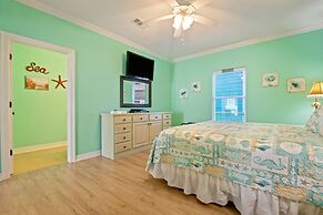 Daze In The Sun 3 Bedroom Home by RedAwning