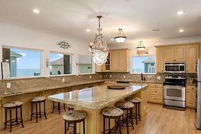 Daze In The Sun 3 Bedroom Home by RedAwning