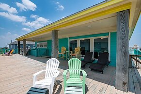 Daze In The Sun 3 Bedroom Home by RedAwning