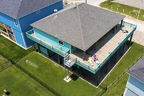 Daze In The Sun 3 Bedroom Home by RedAwning