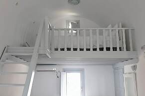 Phaos Santorini Suites