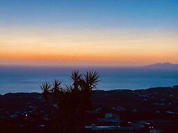 Phaos Santorini Suites