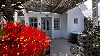 Phaos Santorini Suites