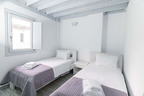 Phaos Santorini Suites