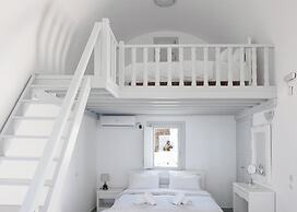 Phaos Santorini Suites