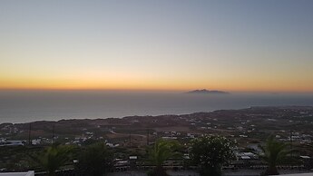 Phaos Santorini Suites