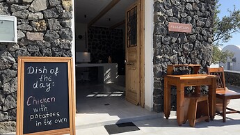 Phaos Santorini Suites