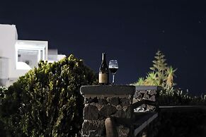 Phaos Santorini Suites